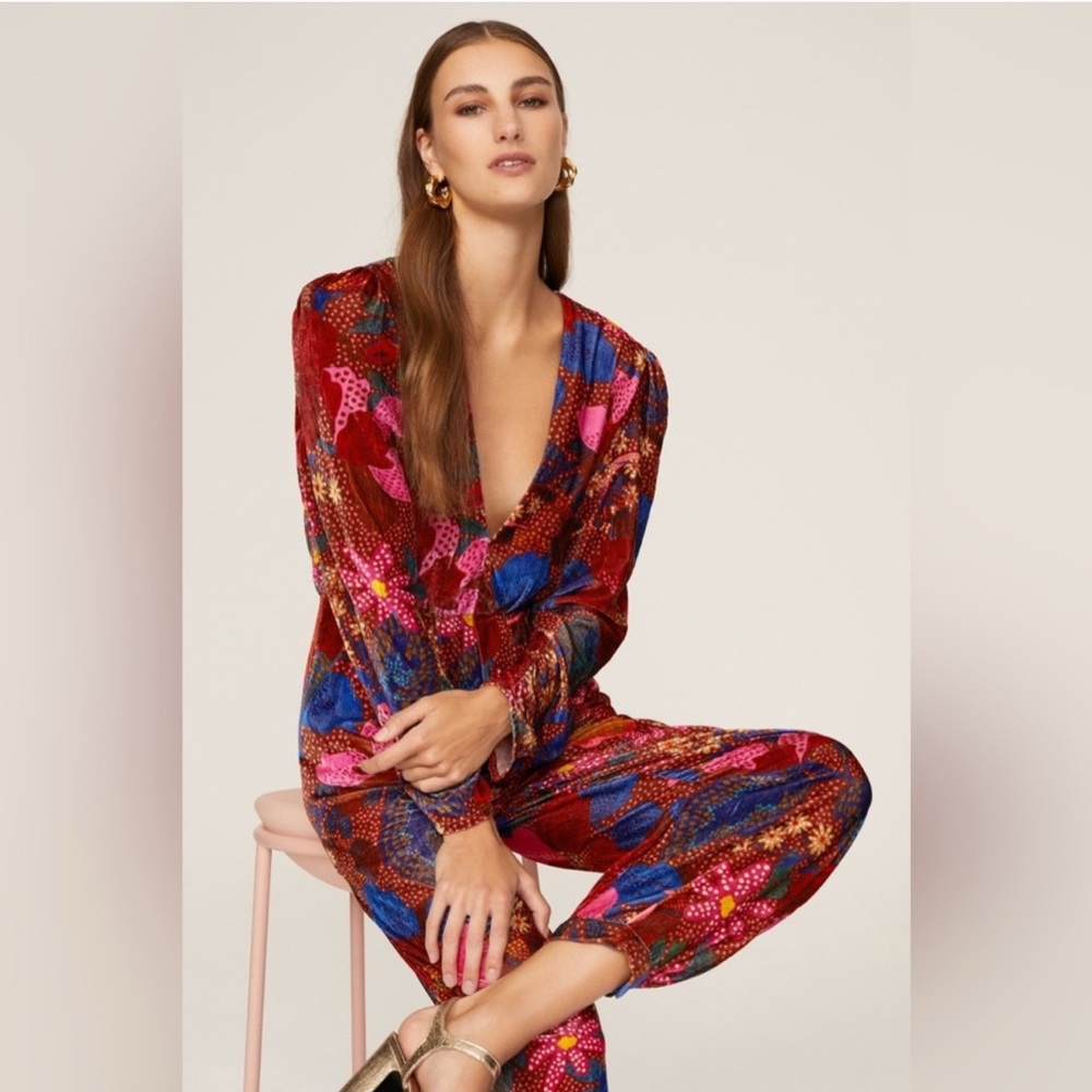NWOT Farm Rio Floral Velvet Print V-Neck Jumpsuit with Pockets- Size Large - Picture 3 of 15